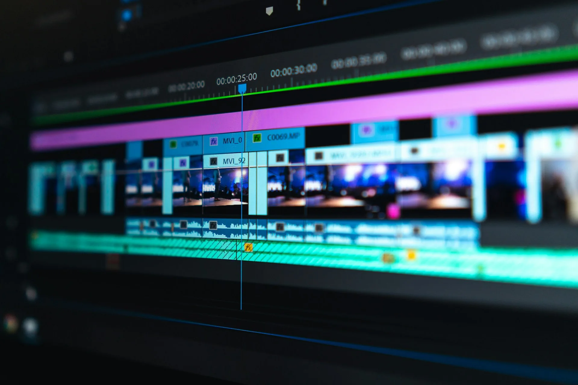 Línea de tiempo de edición de vídeo en pantalla